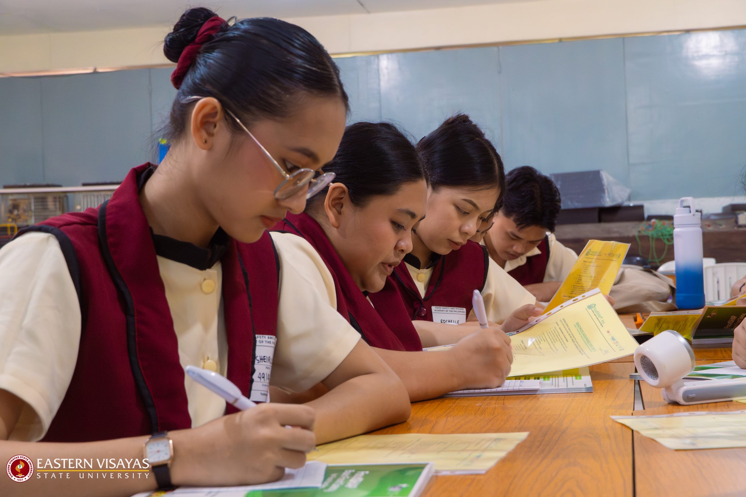 BSHM studes participate in FoodSHAP basic food safety training